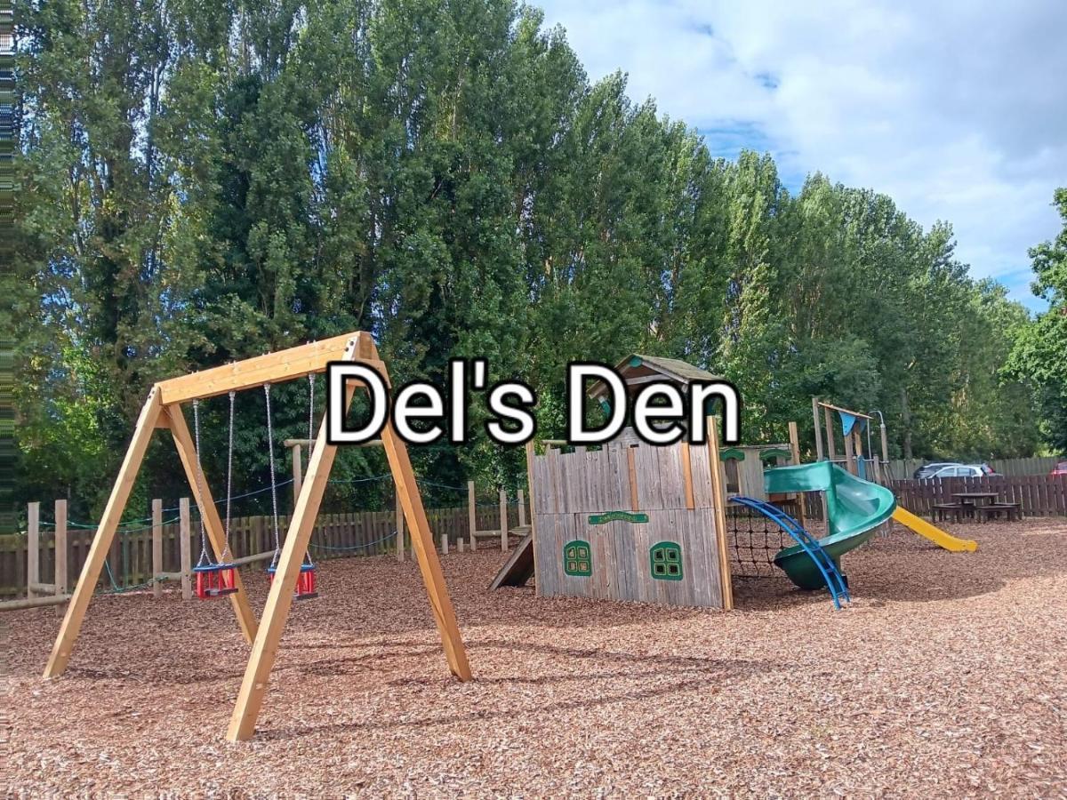Del'S Den Lakeside Weeley Bridge المظهر الخارجي الصورة