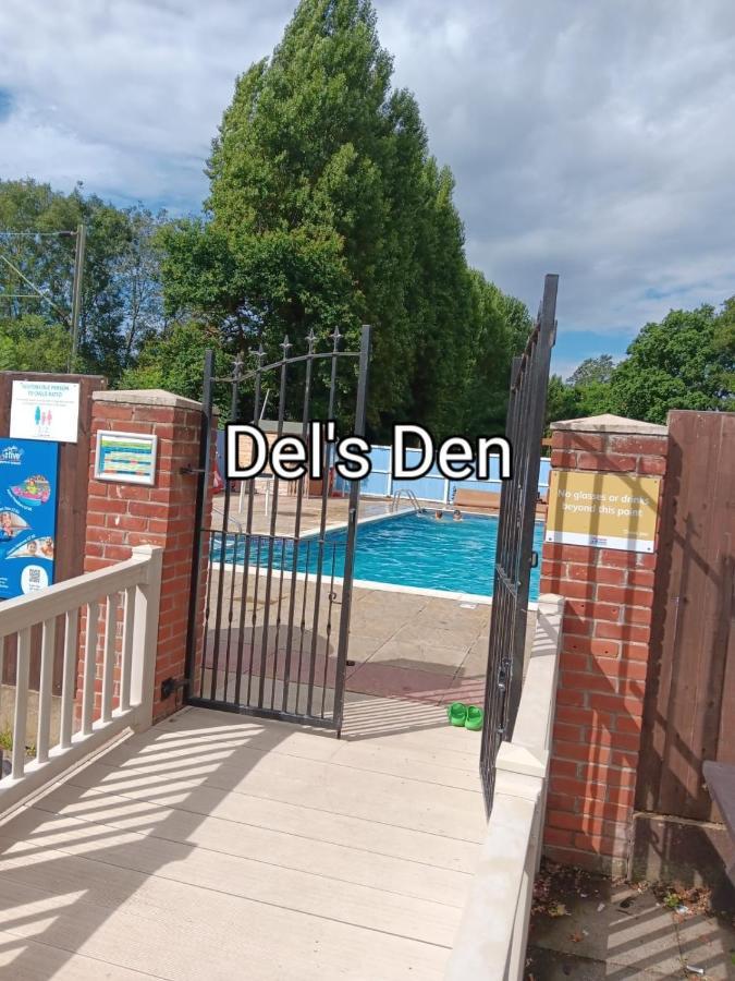 Del'S Den Lakeside Weeley Bridge المظهر الخارجي الصورة